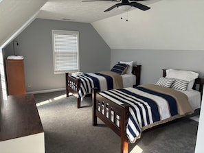 4 slaapkamers, een strijkplank/strijkijzer, wifi, beddengoed