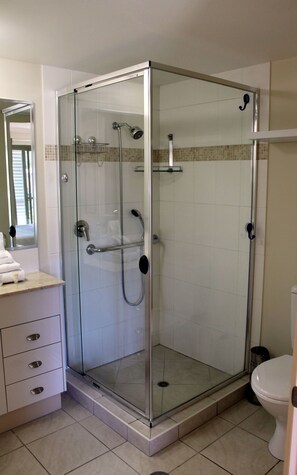 Bathroom - Mariners Resort (Sunshine Coast)
