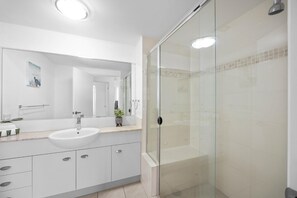 Bathroom - Mariners Resort (Sunshine Coast)