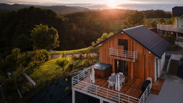 A wooden cabin with a deck, outdoor seating, and a hot tub. - Herb Haven Cottage With a View (Pesnica)