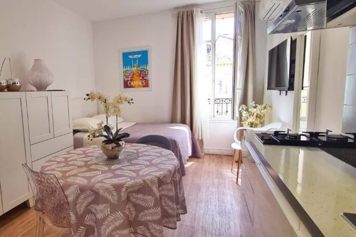 Bàn ủi/dụng cụ ủi quần áo, truy cập Internet không dây miễn phí