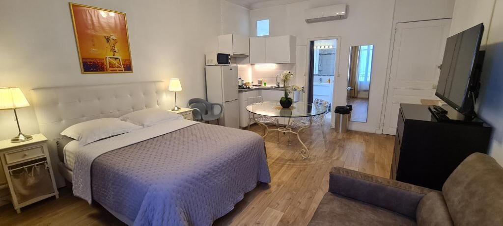 Family studio | Iron/ironing board, free WiFi, bed sheets