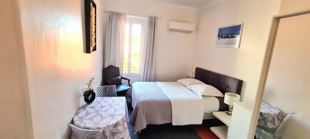 Studio Standard A | Fer et planche à repasser, Wi-Fi gratuit