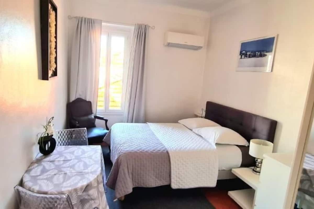 Studio Standard A | Bàn ủi/dụng cụ ủi quần áo, truy cập Internet không dây miễn phí