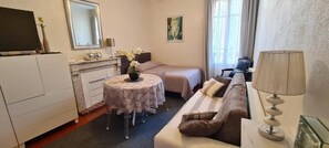 Superior-studiosviitti, kaupunkinäköala | Oleskelualue