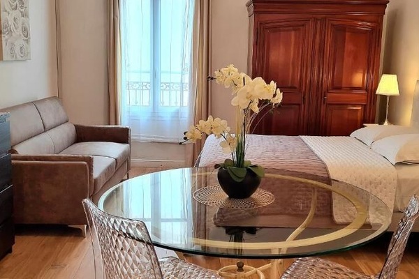 Lérins Superior Studio | Individually decorated, individually furnished, iron/ironing board