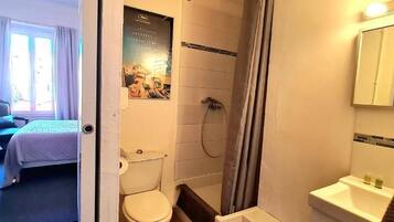 Studio Standard A | Bathroom
