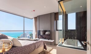 Balcony - Luxury 2 Bed Room Sea View - Excellent Location (Pattaya)