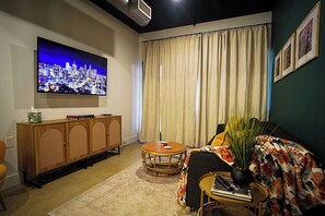 TV, offices - Modern 1BR Condo Just Minutes to Downtown! (Nashville)