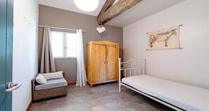 3 bedrooms - Beautiful villa with 3 rooms (Meze)