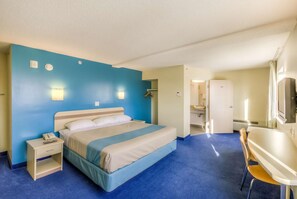 Room - Super 8 by Wyndham Estevan (Estevan)