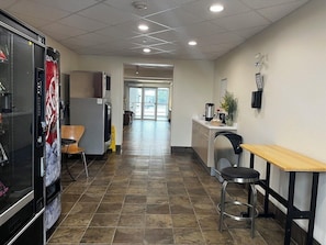 Interior - Super 8 by Wyndham Estevan (Estevan)