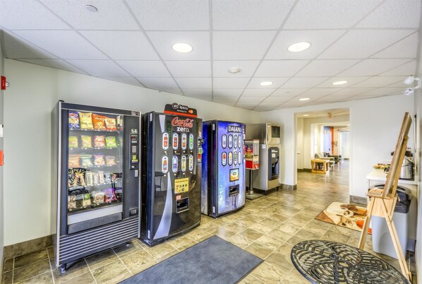 Interior - Super 8 by Wyndham Estevan (Estevan)