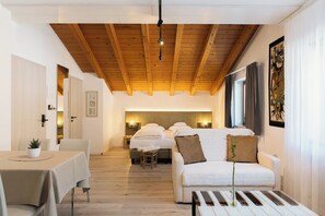 Apartment, Balcony | Hypo-allergenic bedding, down comforters, memory foam beds, in-room safe