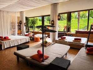 Sauna, hot tub, steam room, massages