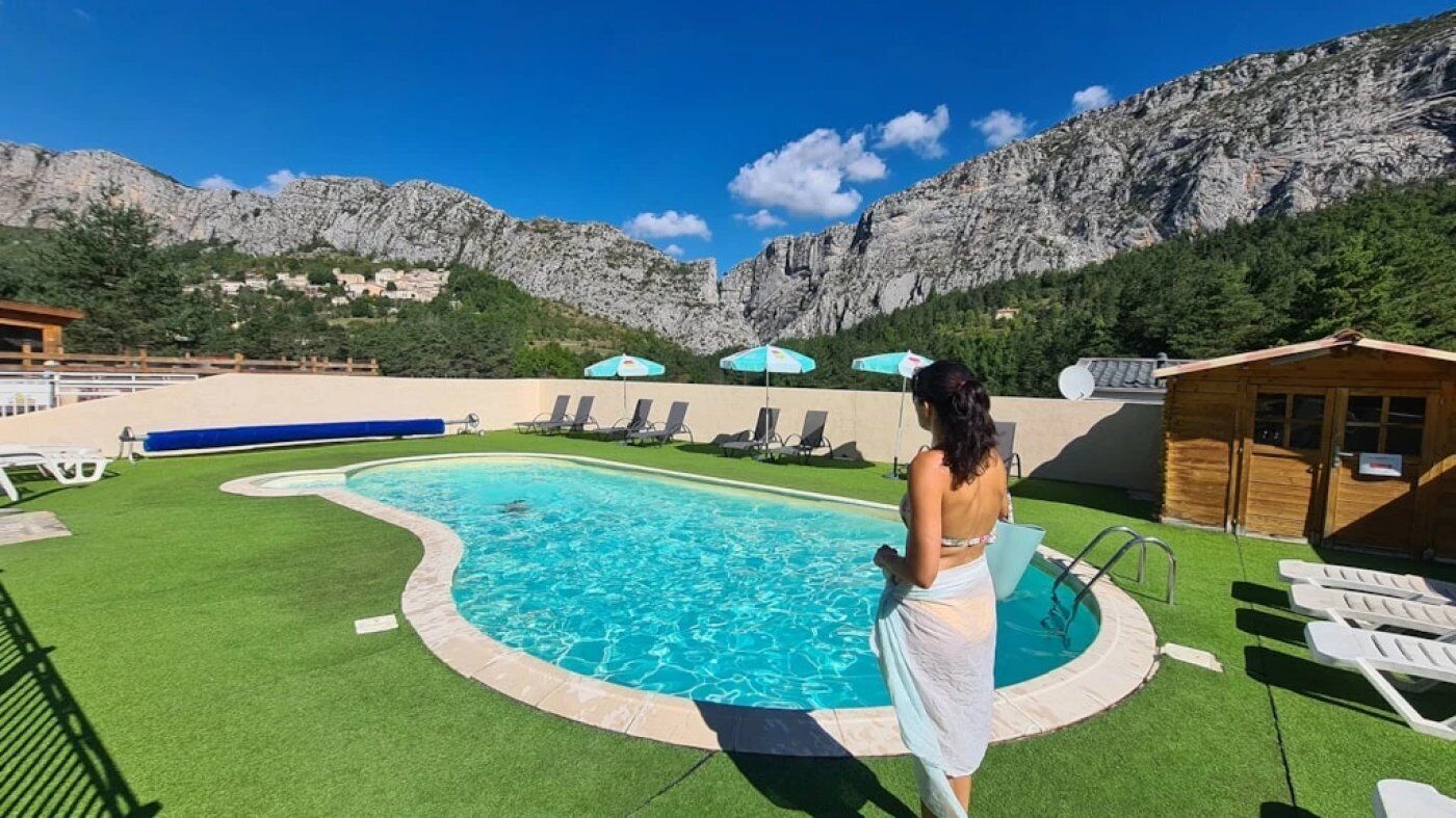 Lämmitetty uima-allas