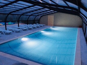 Indoor pool, a heated pool - ZEcamping 3 étoiles piscine couverte club enfant mobil-home TV 30m2 (Erquy)