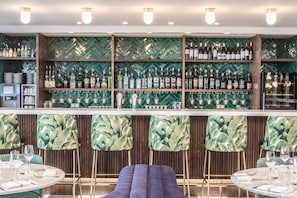 Bar (on property) - Grand Hôtel du Casino de Dieppe (Dieppe)