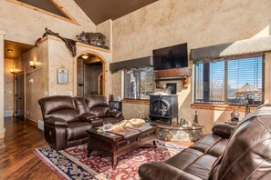 TV, lareira, pebolim, escritórios