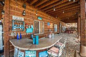 Outdoor dining - Casa Miah | Ideal Beach, Fire Pit, Game Room, Air Hockey! (Garden City)