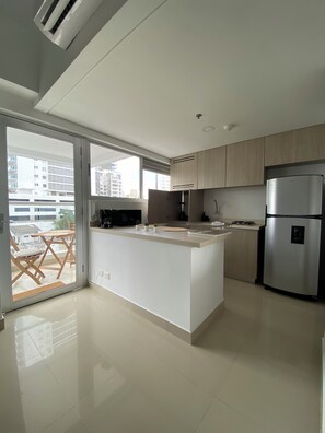 Microwave, stovetop, coffee/tea maker, blender - Large and Comfortable Loft in Cartagena (Cartagena de Indias)
