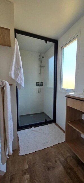 Bathroom - ZEcamping 3* piscine mobil-home clim 35m2 6 pers (Quinson)
