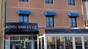 A hotel named "HOTEL SABLES" with a brown facade and blue awnings. - Hotel D Angleterre (Les Sables-d'Olonne)