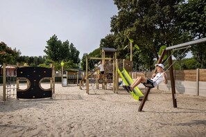 Children’s area - ZEcamping 4* animé 1km plage piscine couverte mobil-home TV 30m2 (Saint-Jean-de-Monts)