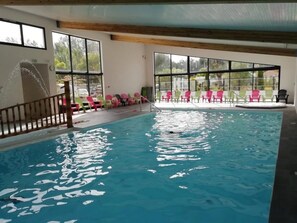 Indoor pool, a heated pool - ZEcamping 4* 1km plage piscine couverte pet friendly mobil-home TV (Saint-Jean-de-Monts)