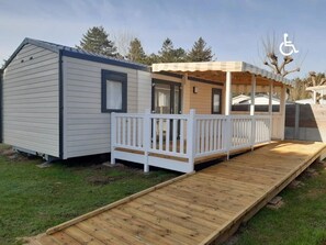 Terrace/patio - ZEcamping 4* 1km plage piscine couverte animaux acceptés mobil-home TV (Saint-Jean-de-Monts)