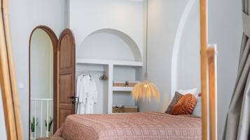 Desk, laptop workspace, free WiFi