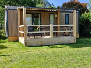 Terrace/patio - ZEcamping 4* piscine couverte locatif 4 pers (Pressignac)