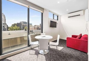 Dining - City Edge Box Hill (Melbourne)