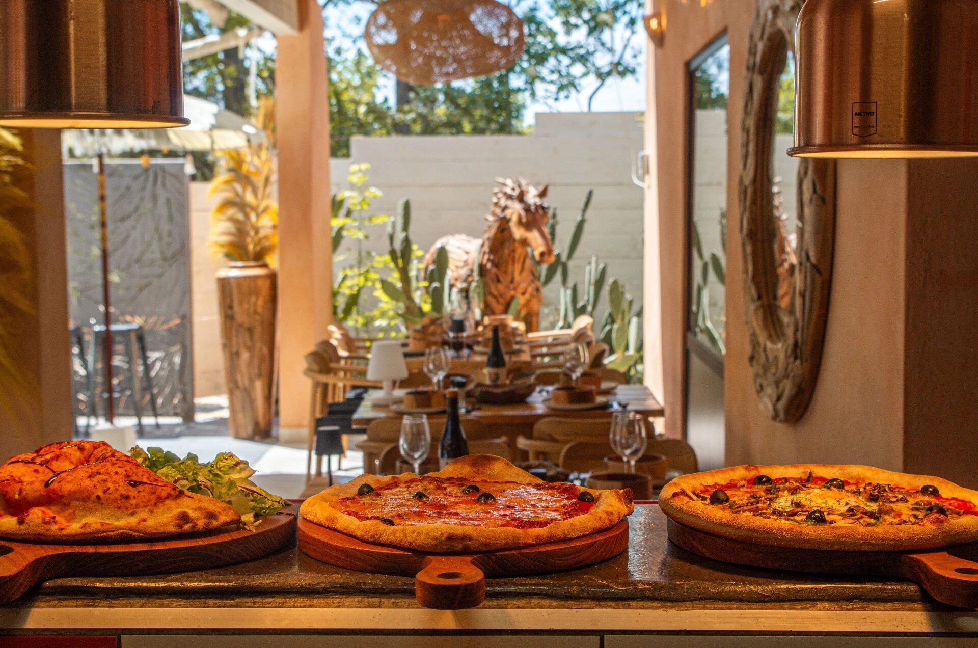 تناول الطعام بالخارج