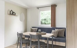 Dining - ZEcamping 3* piscine pet friendly mobil-home 33m2 6 pers (Tuchan)