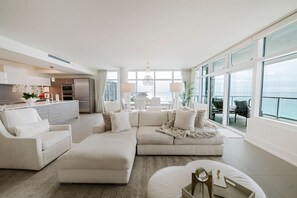 Smart TV, offices, computer monitors, printers - Cobalt Horizon - Luxury beachfront 3 bedroom with panoramic gulf views (Destin)