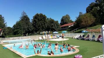 Een verwarmd zwembad