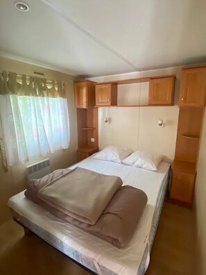 4 bedrooms, WiFi - ZEcamping 4* animé piscine chauffée chiens acceptés locatif TV LV clim (Le Grand-Serre)