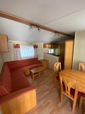 Interior - ZEcamping 4* animé piscine chauffée chiens acceptés locatif TV LV clim (Le Grand-Serre)