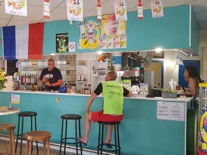 Bar (in der Unterkunft)