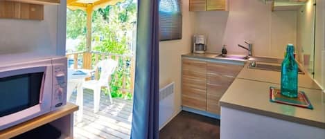 Fridge, microwave, stovetop