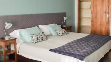 Deluxe Suite, City View | In-room safe, blackout drapes, soundproofing, free WiFi