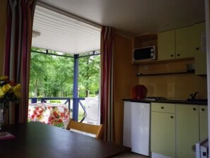 Dining - ZEcamping 3* espace aquatique et piscine chauffée chiens acceptés (Tauriac)
