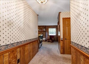 Interior - Home In Yadkin NC Pet Friendly w Kayaks⛱️🏝️🩱🌊👙☀️🐚 (Yadkin County)
