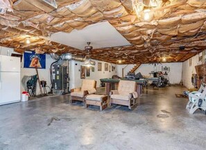 Interior - Home In Yadkin NC Pet Friendly w Kayaks⛱️🏝️🩱🌊👙☀️🐚 (Yadkin County)
