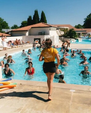 Indoor pool - ZEcamping 4 étoiles avec parc aquatique - sauna et hammam (Sanguinet)