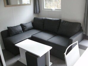 TV, ping pong - ZEcamping 3* toboggans piscine mobil-home TV LV 35m2 6 pers (Saint-Mandé-sur-Brédoire)