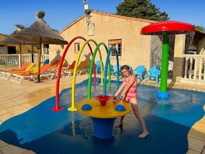 Children’s area - ZEcamping 3* pataugeoire piscine pet friendly mobil-home TV clim 20m2 (Saint-Remy-de-Provence)