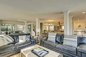 Smart TV, offices - Steps to Beach | Pool + Hot Tub Oasis (Hilton Head Island)