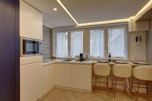 Apartment | Private kitchen - Superb AC Apartment Champs de Mars Eiffel Tower (Paris)